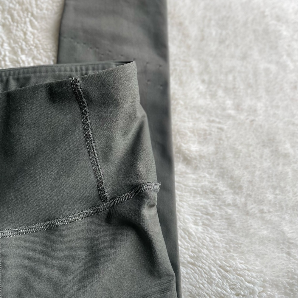 Lululemon Athletica Detailed Leggings - Picture 2 of 10